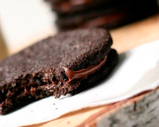 Шоколадно-овсяное печенье с начинкой из Нутеллы